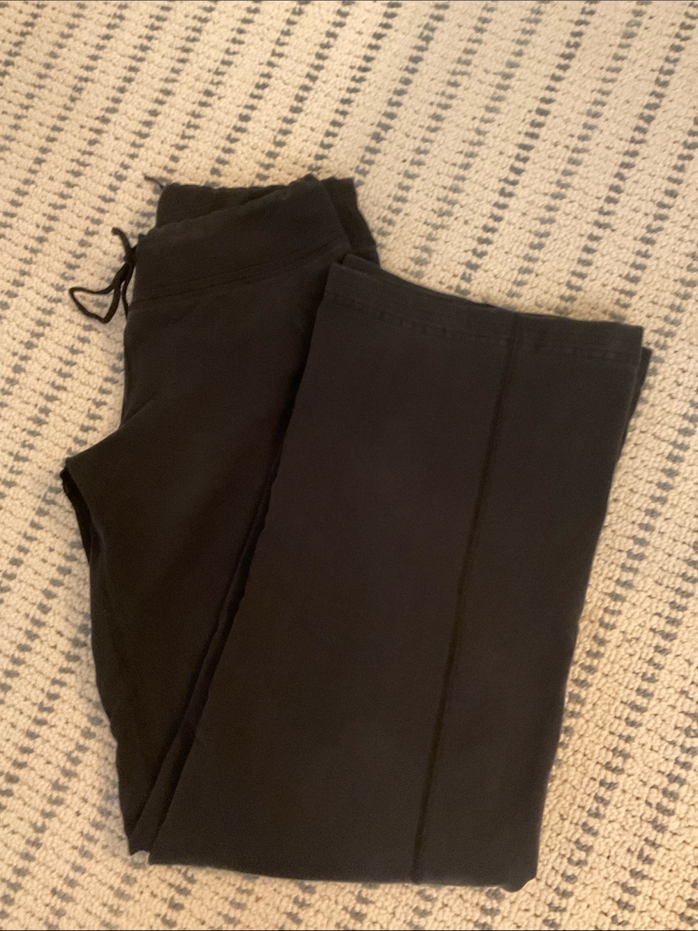 lululemon athletica Women's Black low rise Wide-Leg Pull-On Pants